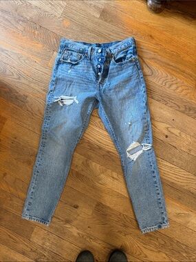 Levi’s straight leg button fly 501 jeans distressed size 28